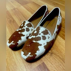 Vionic Willa Cow Print Slip On Flat Woman’s Size 8